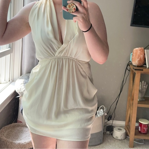 White dress - Picture 2 of 2